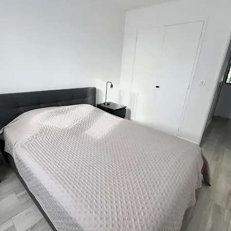 Golfe Juan - 2 People - Floor - Parking ヴァロリス