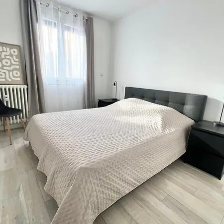 Golfe Juan - 2 People - Floor - Parking ヴァロリス